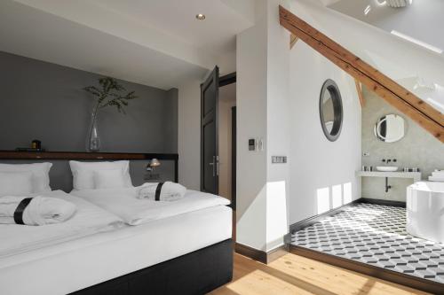 Hotel Republika & Suites - image 2