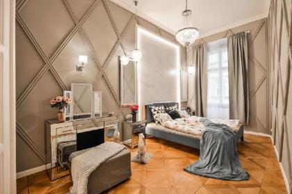 Salvador - design Daliesque apartment in Prague - image 14