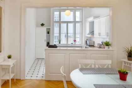 Karlova Old Town Apartment - image 1