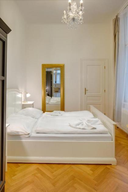 Karlova Old Town Apartment - image 12