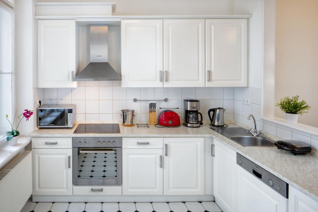 Karlova Old Town Apartment - image 2