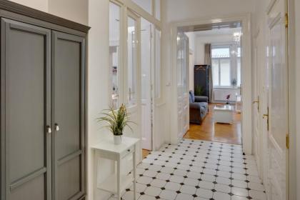Karlova Old Town Apartment - image 7
