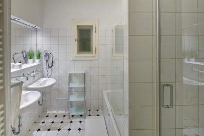 Karlova Old Town Apartment - image 8