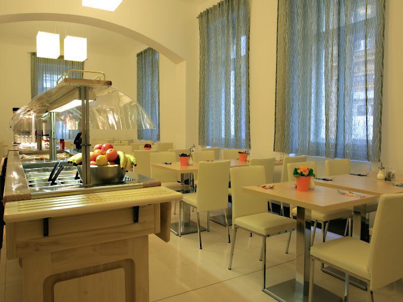 Hotel Pav - main image