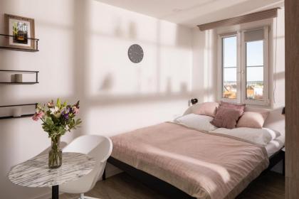 Minimalist Studio in Vinohrady by Prague Days - image 1