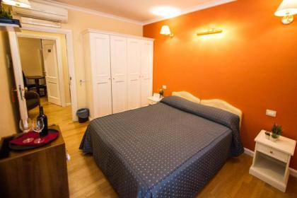 Flann O'Brien Rooms - image 11