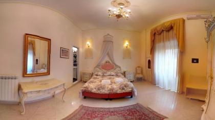 Imperial Rooms Luxury Guest House - image 10