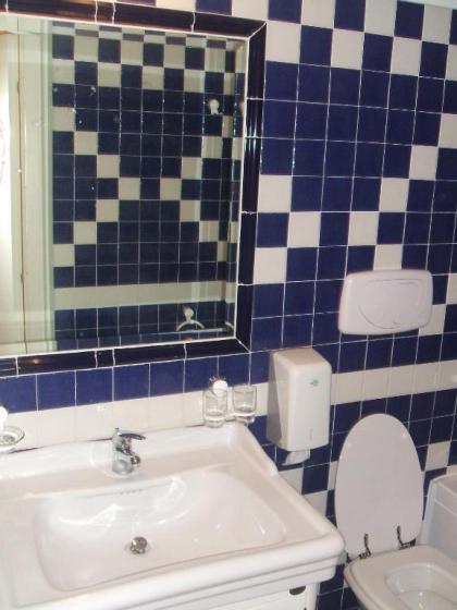 Imperial Rooms Luxury Guest House - image 4