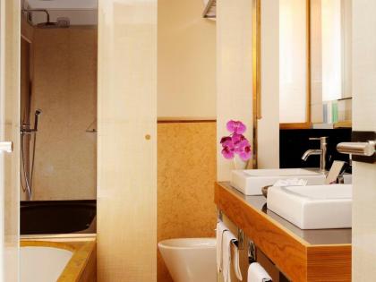 Mario de' Fiori 37 Luxury Suites - image 10