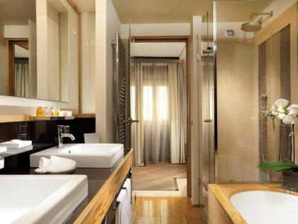 Mario de' Fiori 37 Luxury Suites - image 12