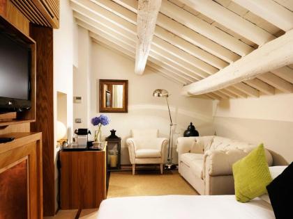 Mario de' Fiori 37 Luxury Suites - image 15