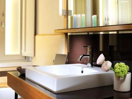 Mario de' Fiori 37 Luxury Suites - image 19