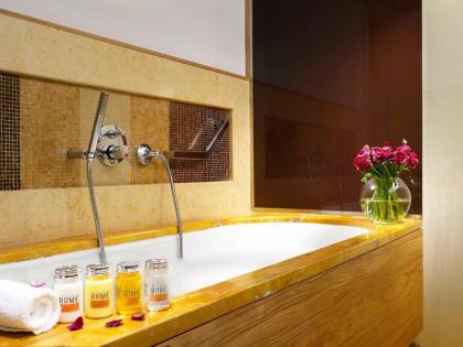 Mario de' Fiori 37 Luxury Suites - image 20
