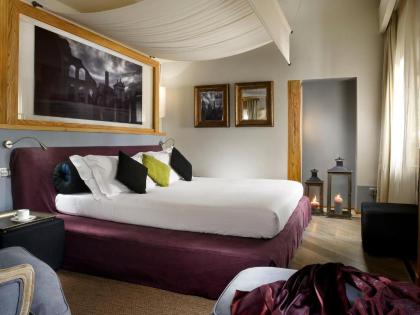 Mario de' Fiori 37 Luxury Suites - image 9
