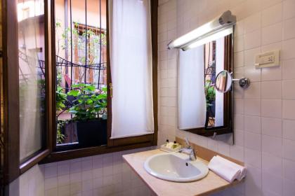Hotel Columbia - image 11