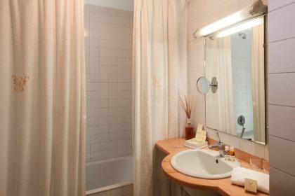 Hotel Columbia - image 12