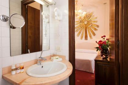 Hotel Columbia - image 13