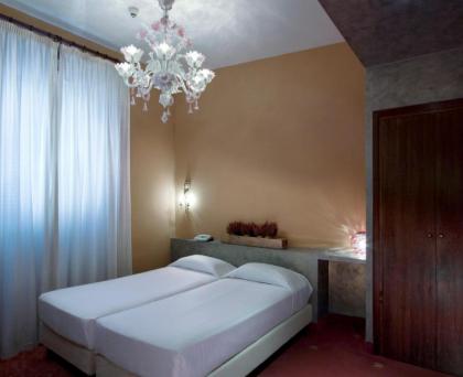 Hotel Columbia - image 17