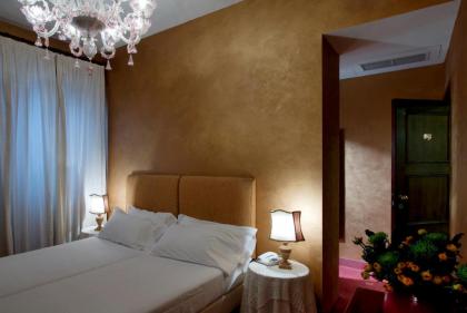 Hotel Columbia - image 18