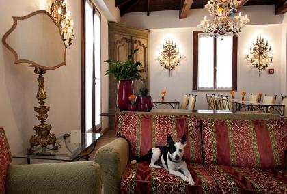Hotel Columbia - image 7