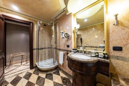 River Chateau Hotel - image 10
