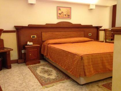 Hotel Hiberia - image 10