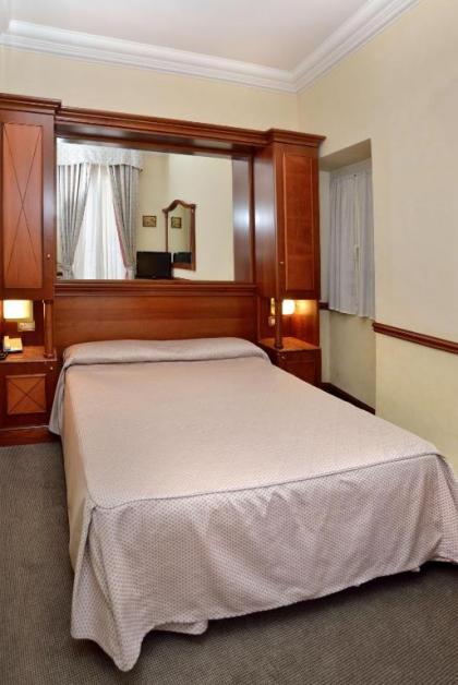 Hotel Hiberia - image 8