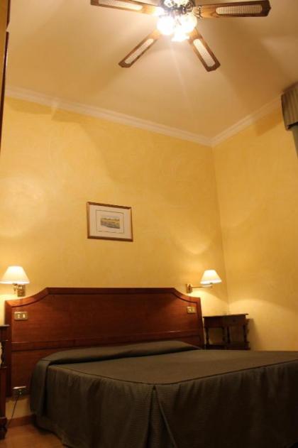 Hotel Fiori - image 11