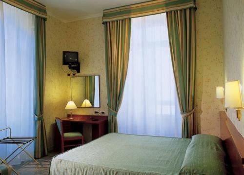 Hotel Dina - main image