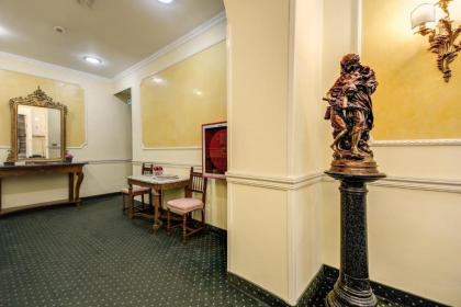 Hotel St. Moritz - image 12
