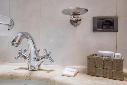 Hotel Fellini - image 6