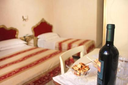 Hotel Romulus - image 8