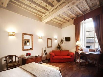 Pantheon Inn - image 11