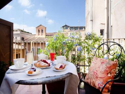 Pantheon Inn - image 14