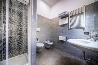 Hotel Varese - image 17