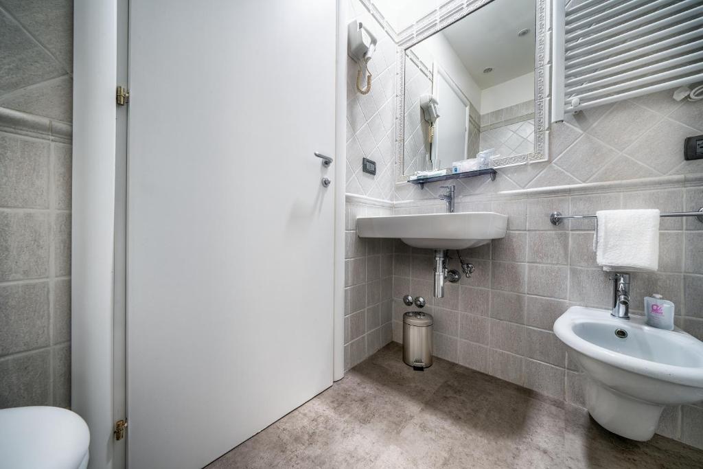 Hotel Varese - image 5