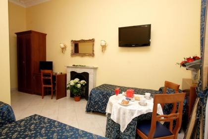 Caroline Suite - image 9
