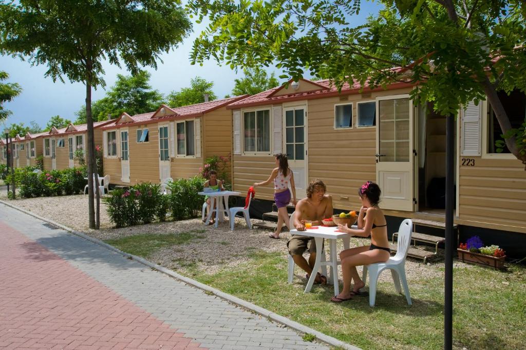 Roma Camping in Town - image 4