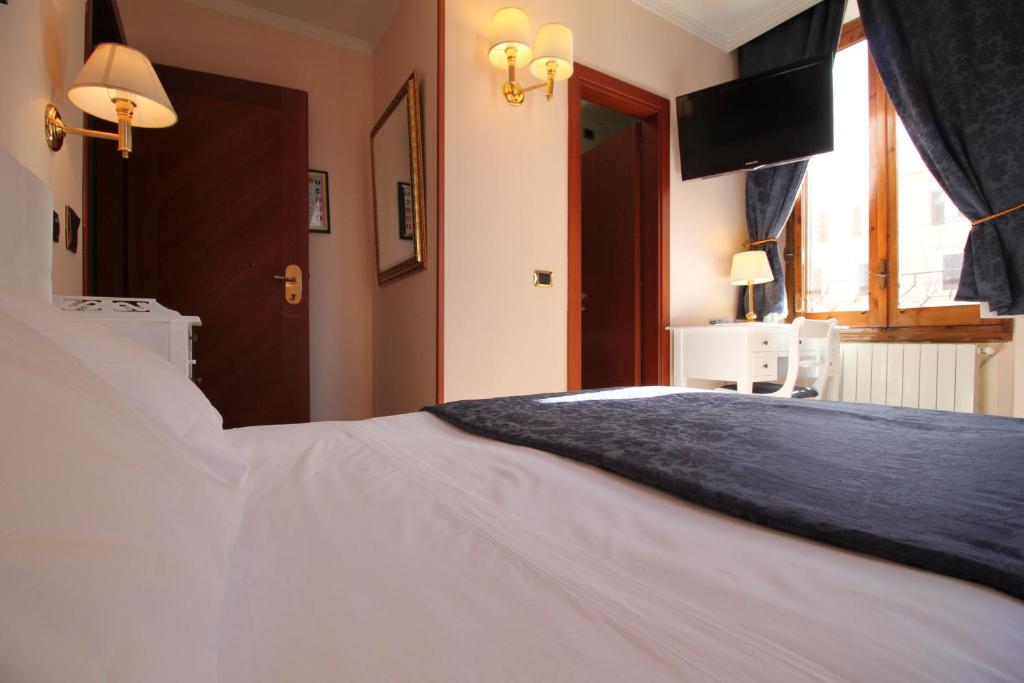 Rome To Stay - image 4