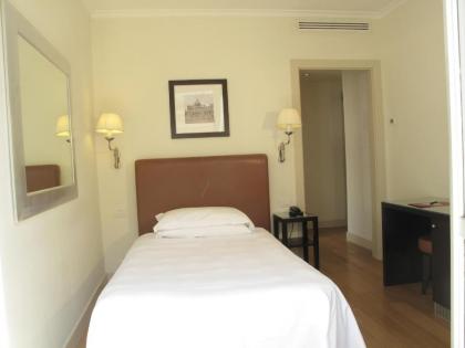Hotel Albergo Santa Chiara - image 3