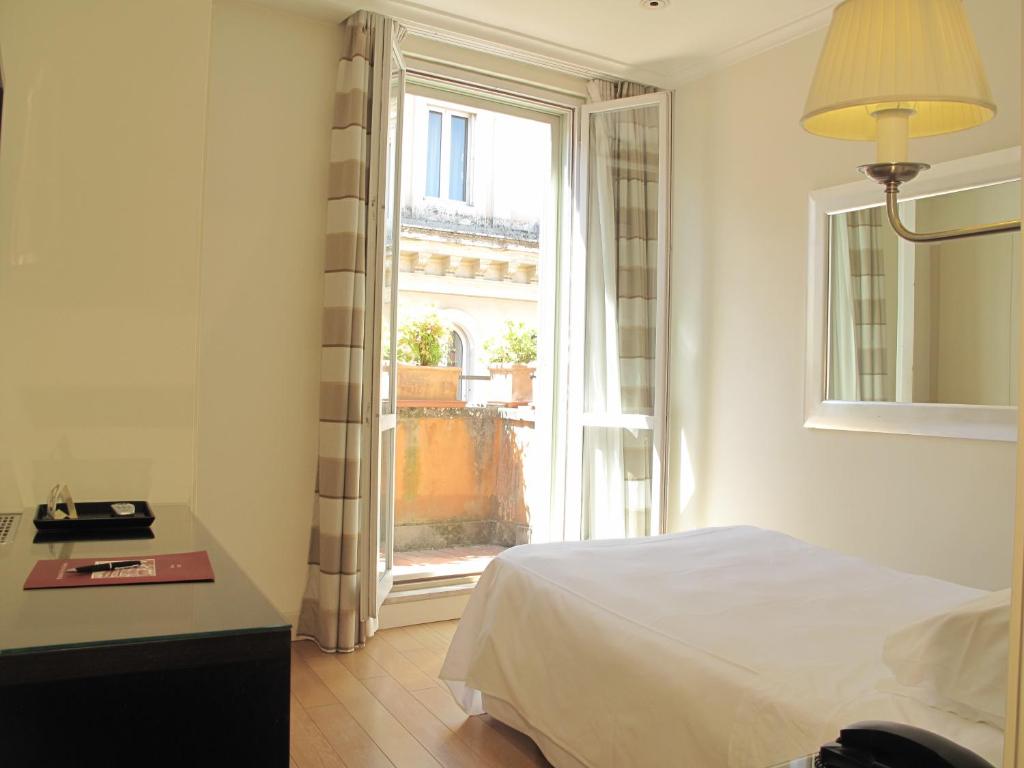 Hotel Albergo Santa Chiara - image 4