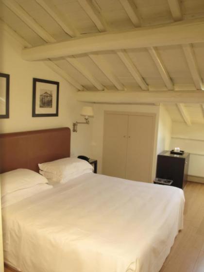 Hotel Albergo Santa Chiara - image 6