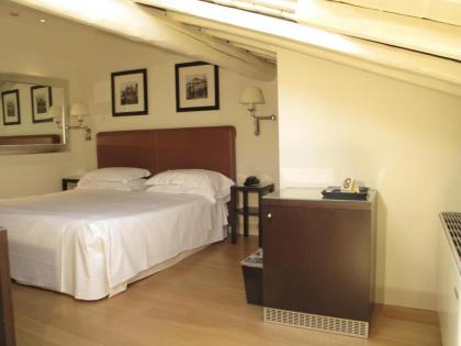 Hotel Albergo Santa Chiara - image 7