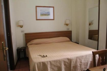 Hotel Pomezia - image 1