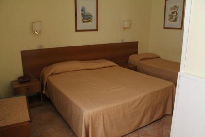 Hotel Pomezia - image 14
