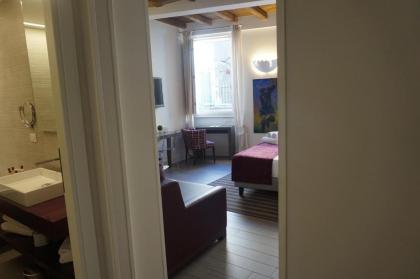 Trevi Palace Luxury Apartments - image 8