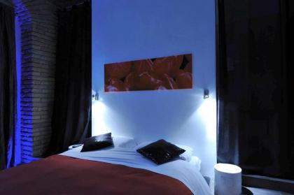 Caesar's Rooms - image 13