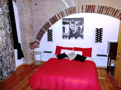 Caesar's Rooms - image 7