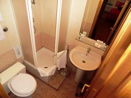 Caesar's Rooms - image 9
