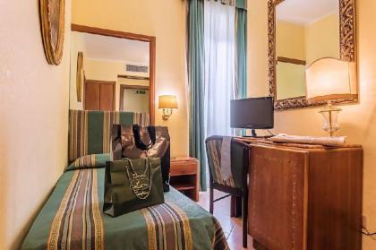 Raeli Hotel Lux - image 17